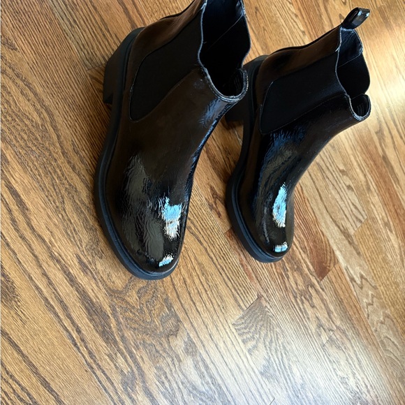 Andre Assous Gemma New in box
Patent leather Gemma size 8.5
New in box
Unworn - Picture 3 of 8